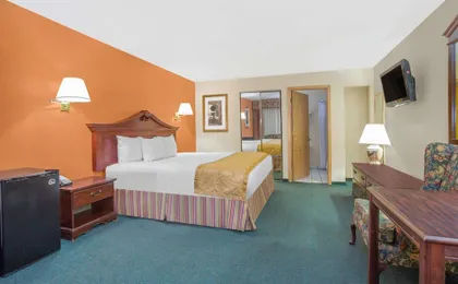 Days Inn & Suites by Wyndham Red Rock-Gallup