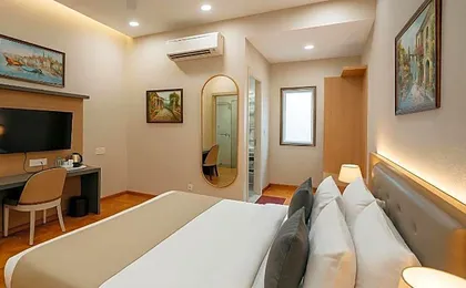 OPUS By Hotel Shiv - Green Park