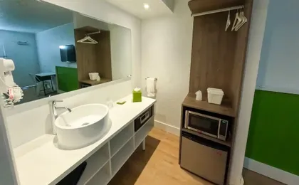 Impeccably Clean and Cozy Hotel Room