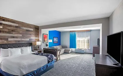 La Quinta Inn & Suites by Wyndham Pittsburg