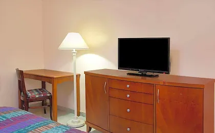 Knights Inn - Hallandale FL