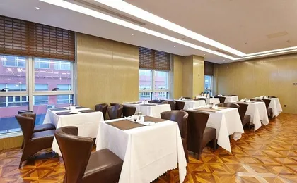 Yinting Plus Hotel (Shanghai Hongqiao International Airport Korean Street )