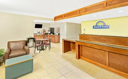 Days Inn by Wyndham Overland Park/Metcalf/Convention Center