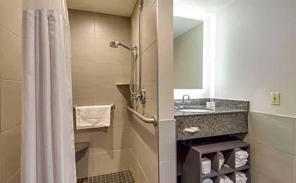 DoubleTree by Hilton Racine Harbourwalk