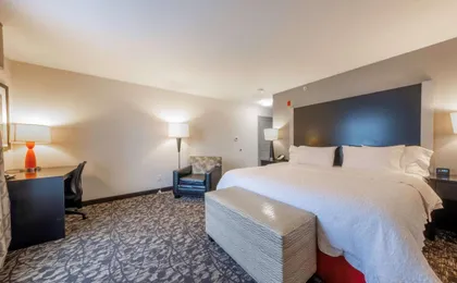 Hampton Inn & Suites Dupont