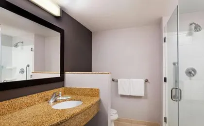 Courtyard by Marriott Omaha Aksarben Village