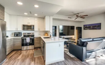 1 Mi to DCA Airport: Potomac Yard Apt w/ Pool