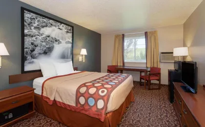 Super 8 by Wyndham Gillette