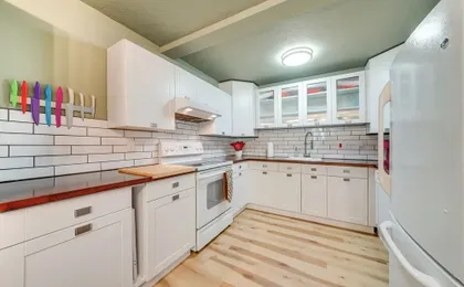 Modern Home Between Seattle, Tacoma & SEA Airport
