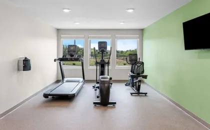 Woodspring Suites Kansas City Airport