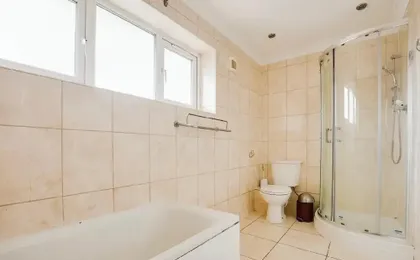 3-bed Apt-15 Mins to Heathrow-pet-friendly-parking
