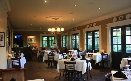Anchuca Historic Mansion & Inn