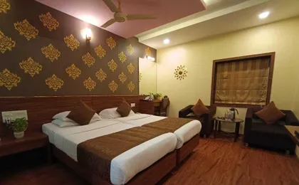 Rajhans Hotel