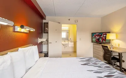 Red Roof Inn Toledo - University