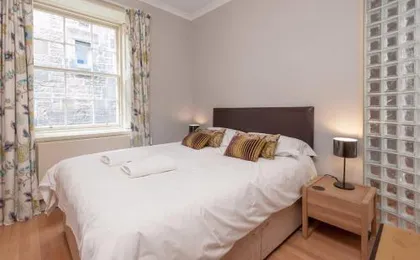 Parliament Sq (apt 3) Royal Mile