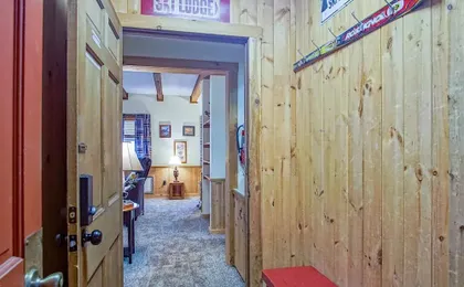 Whistlepunk #31: 2 Bedrooms, 2 Bath: Slope Side, Central Location. Wood Fireplace