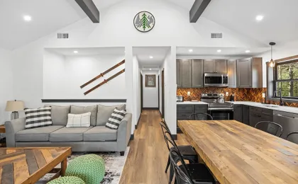 The Breck by Avantstay Modern 6bdr Cabin w/ Hot Tub & Game Room