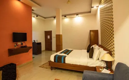 Prayag Aristro Club