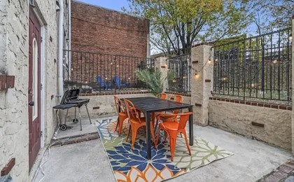 Charming Historic Gem Heart of Philly 2B