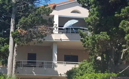 Mare Beachfront Cozy Sea View Apartment