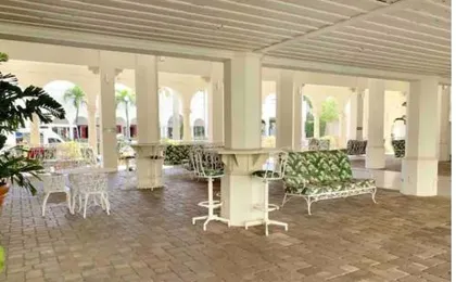 Romantic Studio in the Heart of Palm Beach