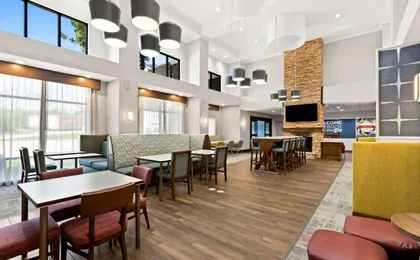 Hampton Inn & Suites Canton