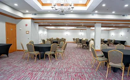 Coshocton Village Inn & Suites