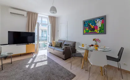 Apartment on Dante Street Next To the Sea