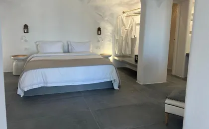 Numa Santorini