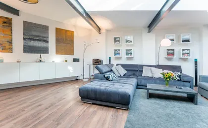 White Lofty Und White Studio