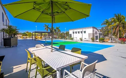 Naples Park Central Hotel