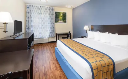 Days Inn by Wyndham Macon I-75 North