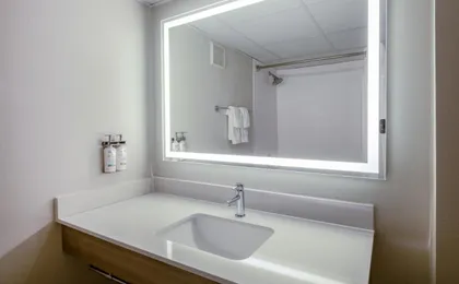 Holiday Inn Express Greensboro (I-40 @ Wendover)