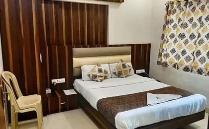 Fabhotel Golden Palms