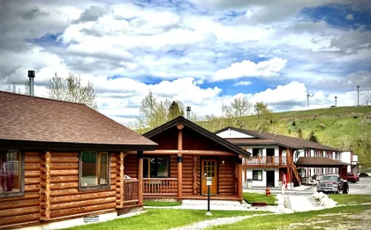 Beartooth Hideaway Inn And Cabins