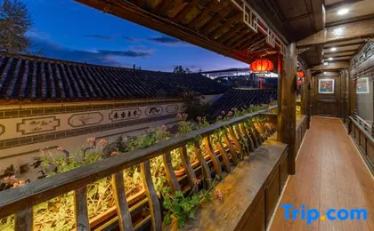 Famous Families Inn Lijiang