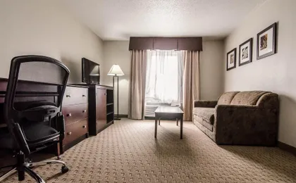 Quality Suites St. Joseph