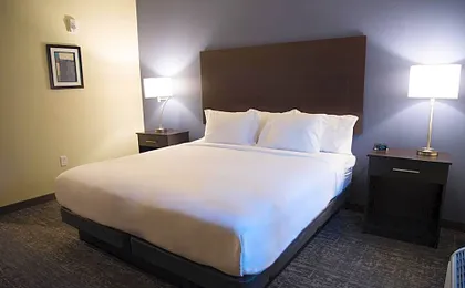 Cobblestone Inn & Suites - Forest City
