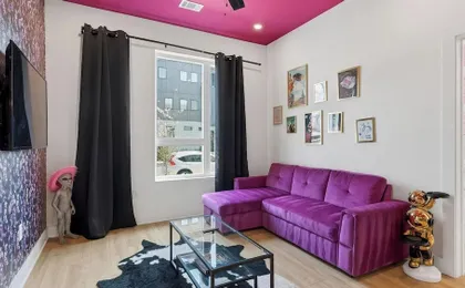Cosmic Cowgirl by Avantstay Pink Western-themed Condo + Rooftop Lounge + Near Downtown Nashville