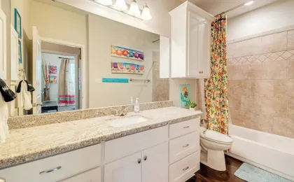 Gorgeous College Station Townhome w/ Patio!
