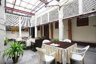 Oyo 5811 Seacom Inn Ymca Esplanade
