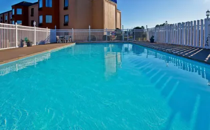 Holiday Inn Express & Suites Nashville I-40 & I- 24