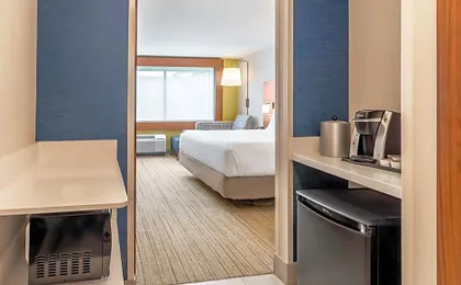 Holiday Inn Express & Suites Milwaukee - West Allis By IHG