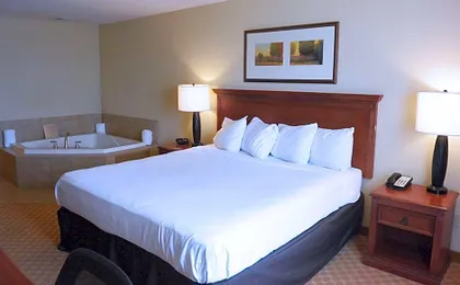 Country Inn & Suites by Radisson, Peoria North, IL