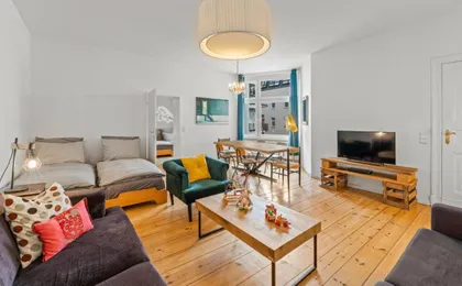 Thewilhelmshavener Group Apartment, Group & Family Friendly, 100m2, 2br, 1 Living Room, Huge Table, Ideal for 4 - 6 Guests