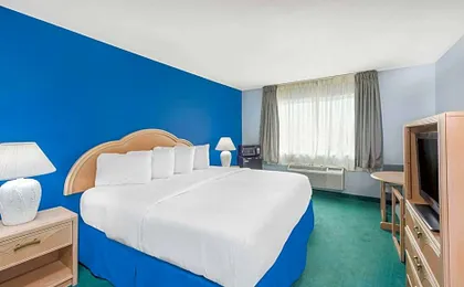 Days Inn by Wyndham Osage Beach Lake of the Ozarks