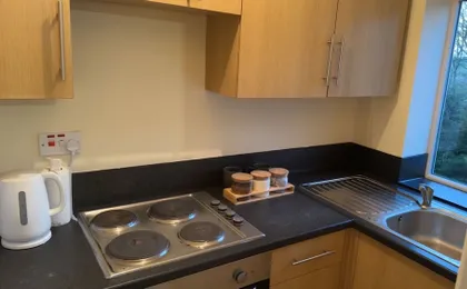 Modern Apt - City Views - Parking - Sleeps 3