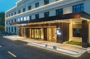 Ji Hotel Shanghai Bao'an Road Metro Station