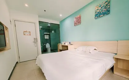 Fuhong Century Hotel (Shenzhen Huaqiang Road Subway Station)