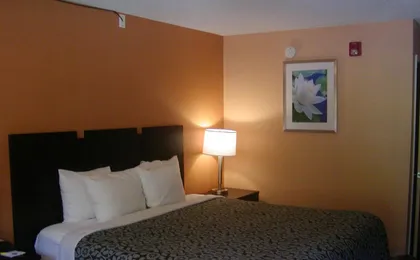Days Inn by Wyndham Marietta White Water
